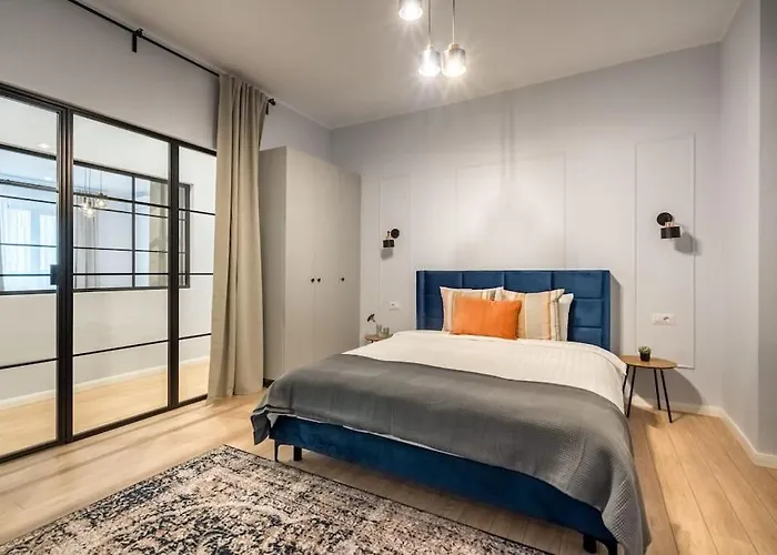 Sunny 4br Flat - Location - Charming Balcony