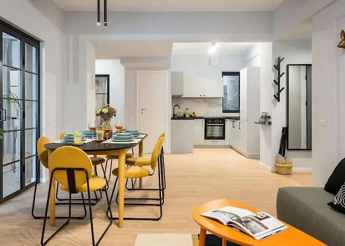 아파트 Sunny 4br Flat - Location - Charming Balcony 부쿠레슈티