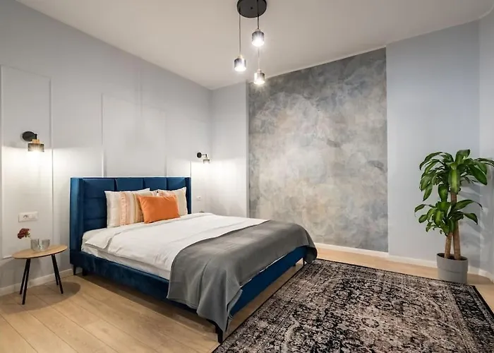 아파트 Sunny 4br Flat - Location - Charming Balcony 부쿠레슈티