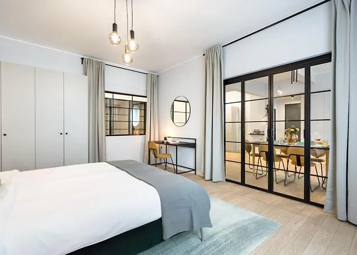 Sunny 4br Flat - Location - Charming Balcony *