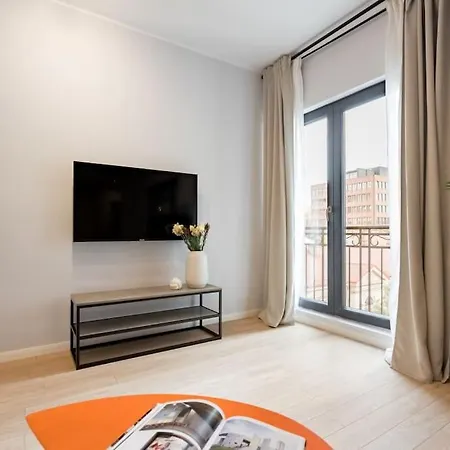 Appartement Sunny 4br Flat - Location - Charming Balcony Boekarest