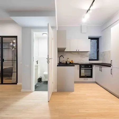 Sunny 4br Flat - Location - Charming Balcony 아파트 *