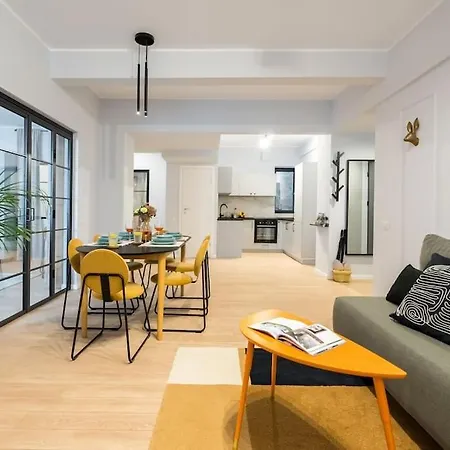 Sunny 4br Flat - Location - Charming Balcony 아파트 *