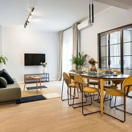 Sunny 4br Flat - Location - Charming Balcony 아파트