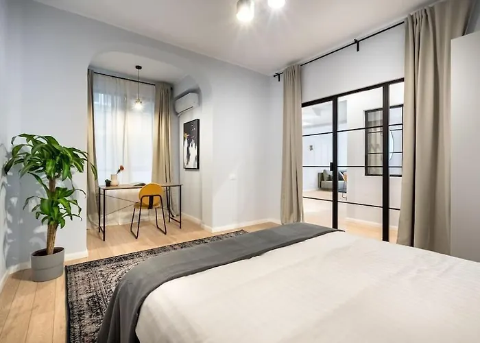 Sunny 4br Flat - Location - Charming Balcony * Boekarest
